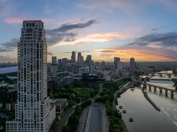 1111 W River Parkway #11C, Minneapolis, MN 55415