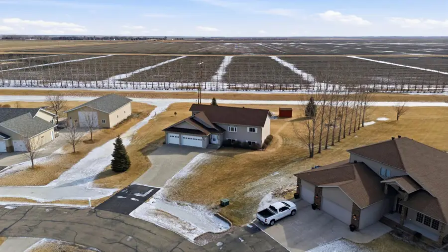 805 Leonards Way, Argusville, ND 58005 - #2