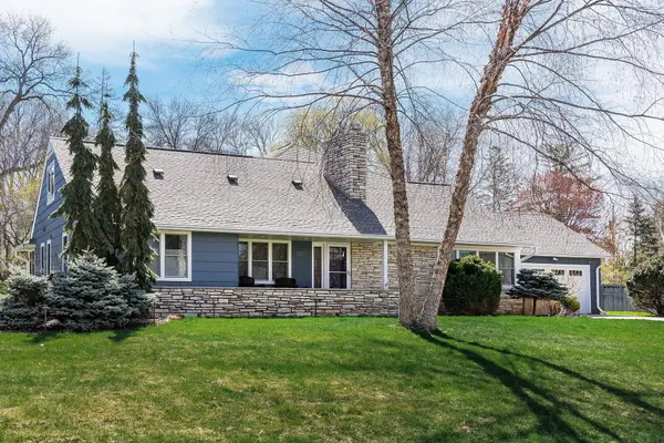 5277 Lochloy Drive, Edina, MN 55436