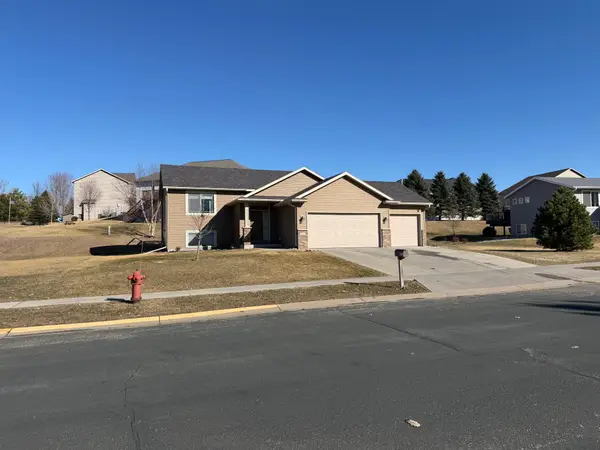 831 20th Avenue Se, Pine Island, MN 55963