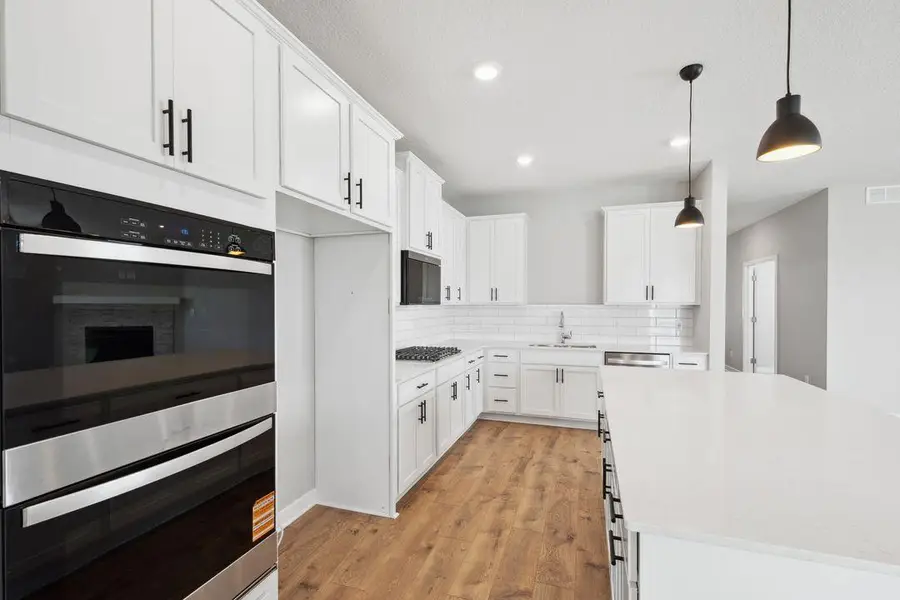 2147 Bluff Heights Drive, Shakopee, MN 55379 - #2