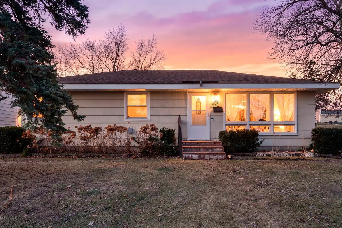 902 7th Avenue E, Shakopee, MN 55379 - #1