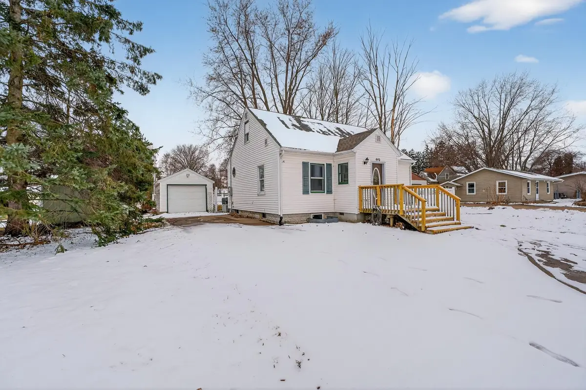 440 W 1st Street, Rush City, MN 55069 - #1