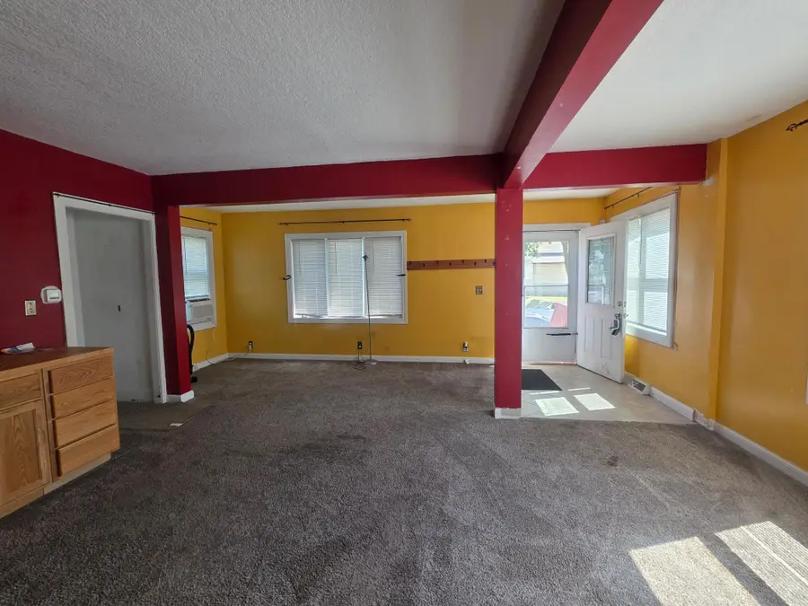 945 Geranium Avenue E, Saint Paul, MN 55106 - #2