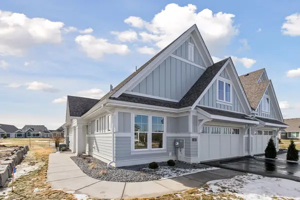 48 Spring Farm Road, North Oaks, MN 55127