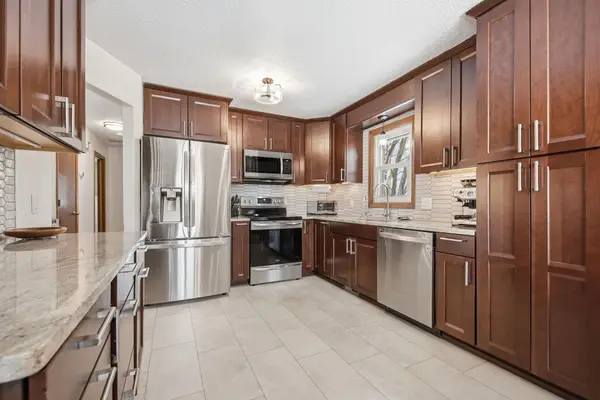 1955 Timber Wolf Trail S, Eagan, MN 55122