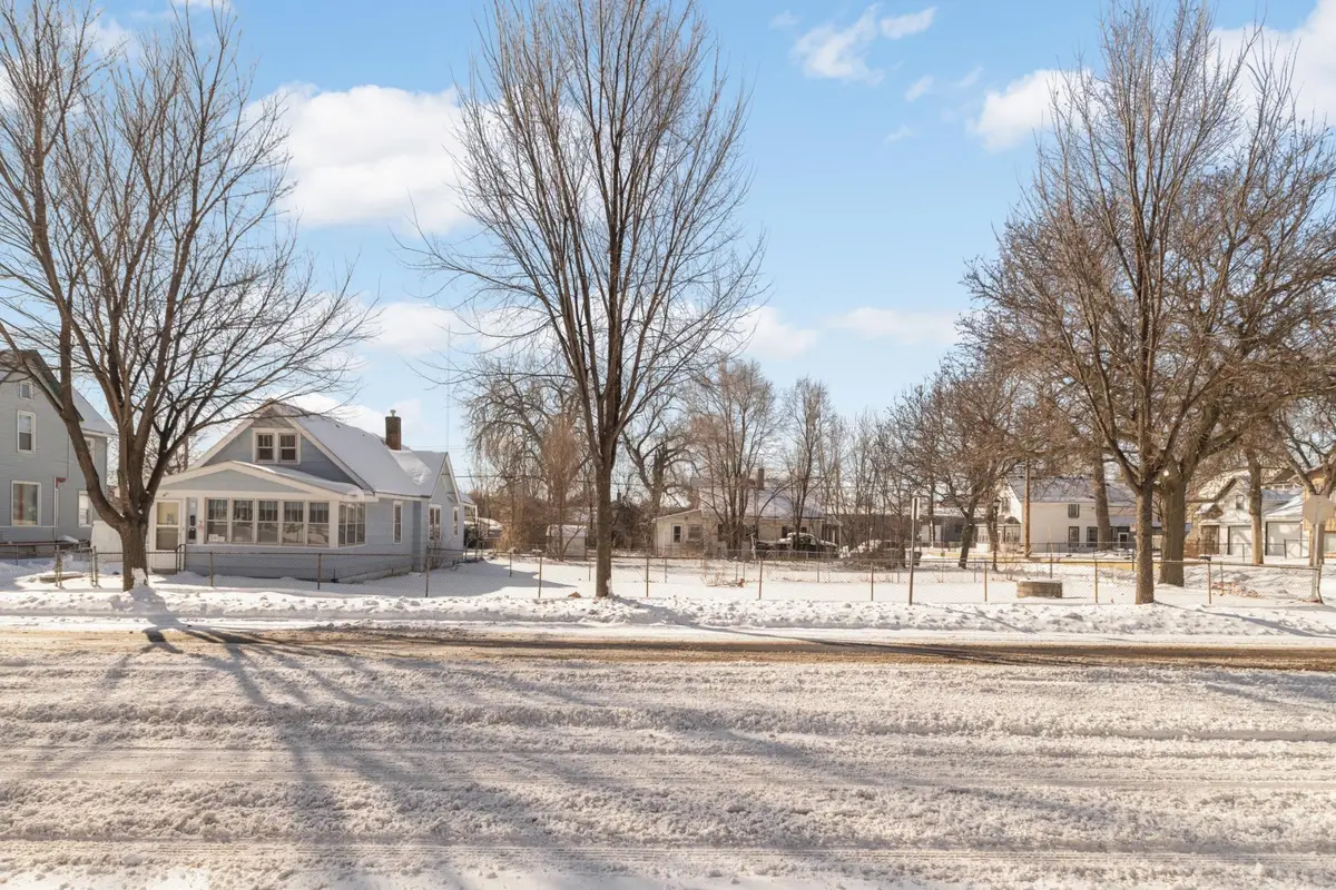 16 Sycamore Street E, Saint Paul, MN 55117 - #1