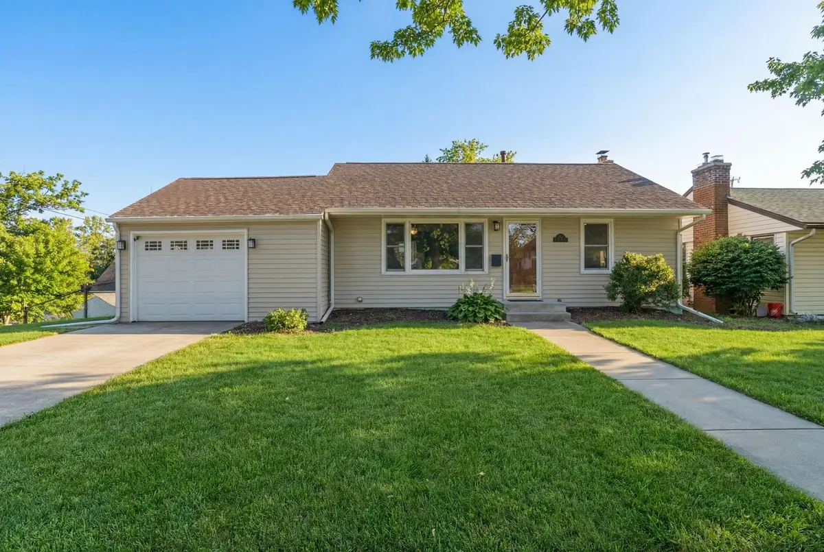 754 36 1/2 Avenue Ne, Minneapolis, MN 55418 - #1