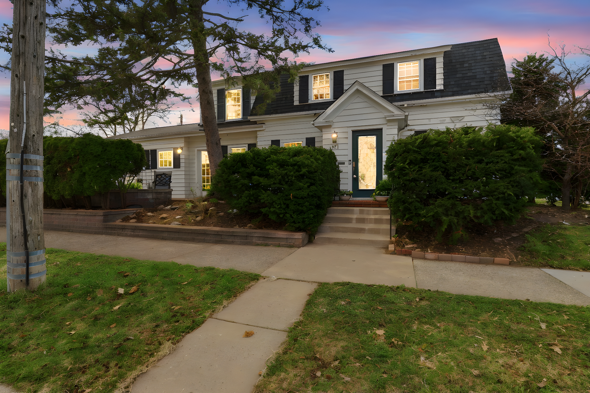 571 Griggs Street S, Saint Paul, MN 55116 - #1