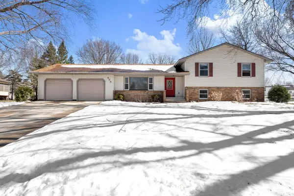 475 Oakwood Lane, Owatonna, MN 55060