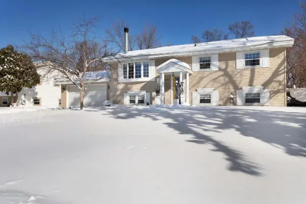 2012 E 86 1/2 Street, Bloomington, MN 55425