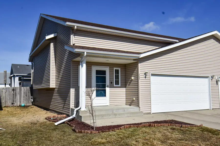 706 14th Avenue E, West Fargo, ND 58078 - #3