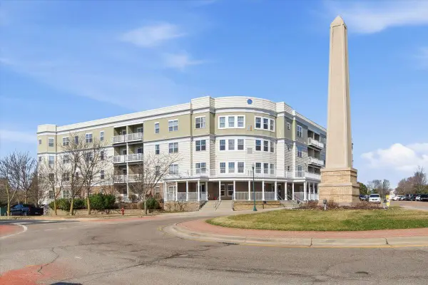 114200 Hundertmark Road #212, Chaska, MN 55318