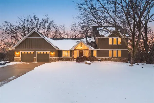 4317 Oak Ridge Court, Vadnais Heights, MN 55127