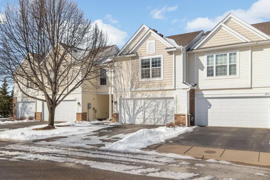 2209 St Johns Place, Woodbury, MN 55129 - #2