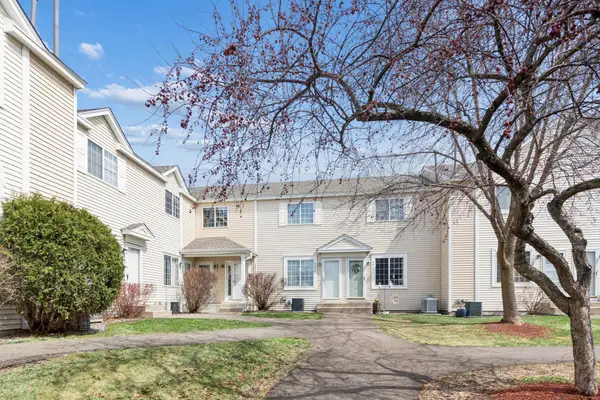 9060 Scarlet Globe Drive, Eden Prairie, MN 55347