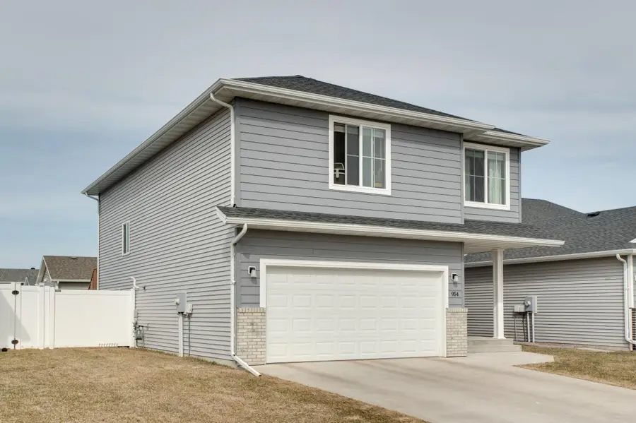 954 28th Avenue W, West Fargo, ND 58078 - #2