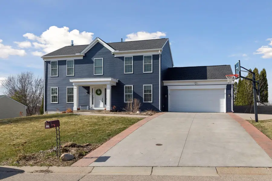 2423 Pond Avenue E, Maplewood, MN 55119 - #3