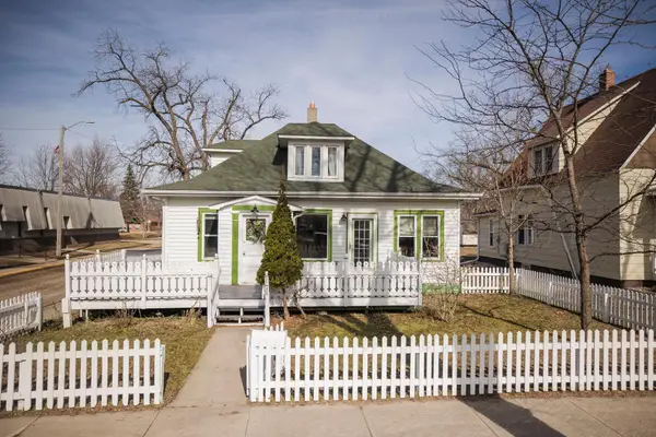 107 E 5th Street, Morris, MN 56267