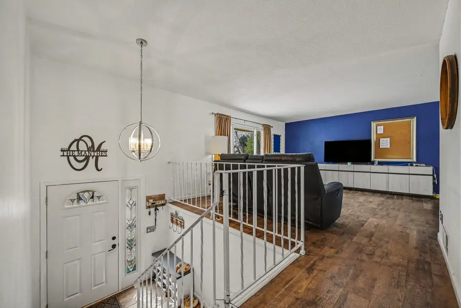 2006 E 115th Street, Burnsville, MN 55337 - #2