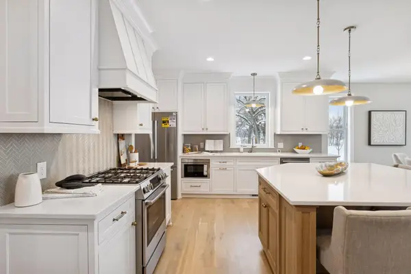 599 Harbor Court, Shoreview, MN 55126