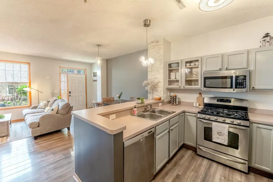 1586 Woodlynn Avenue #2, Maplewood, MN 55109 - #3