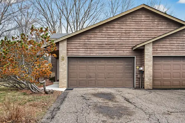 2199 Hallmark Avenue N, Oakdale, MN 55128