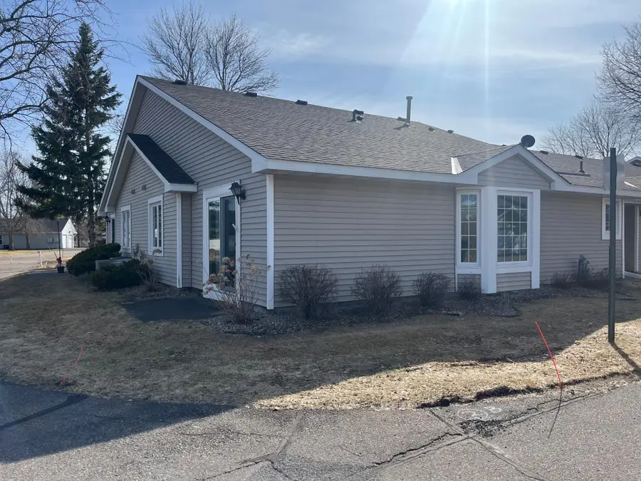 1907 Granite Avenue N, Oakdale, MN 55128 - #2