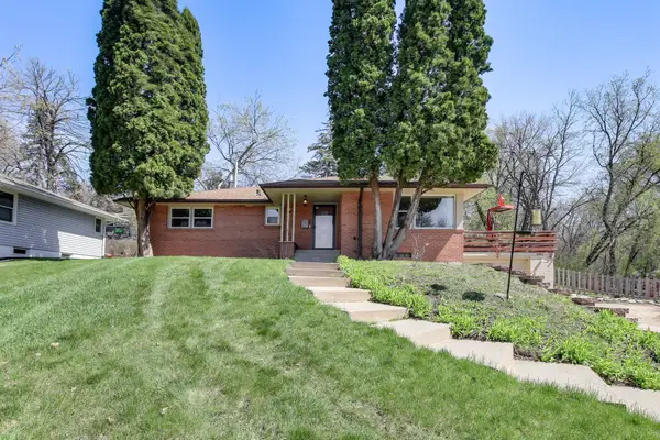 1082 Prior Avenue S, Saint Paul, MN 55116