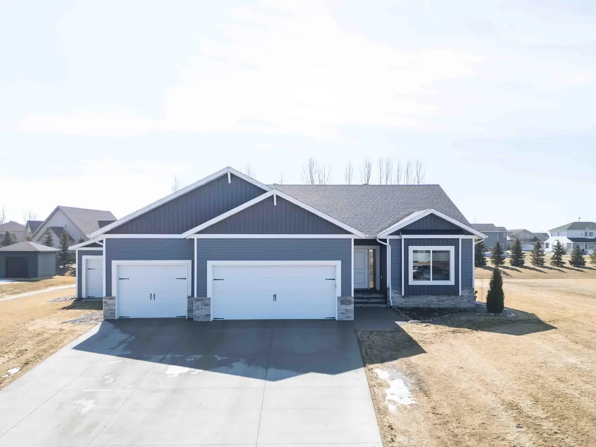 4752 38th Avenue N, Fargo, ND 58102 - #1