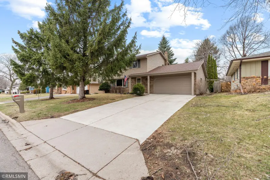 2245 Maple Lane E, Maplewood, MN 55109 - #2