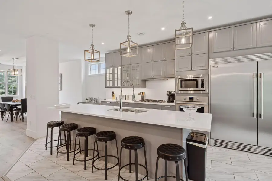 1032 Gardner Street E, Wayzata, MN 55391 - #2