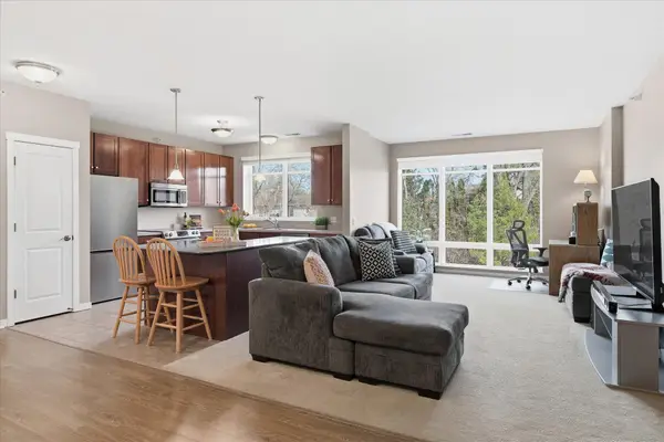 1070 Grandview Court Ne #414, Columbia Heights, MN 55421