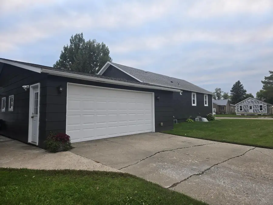 300 E 2nd Avenue S, Cavalier, ND 58220 - #3