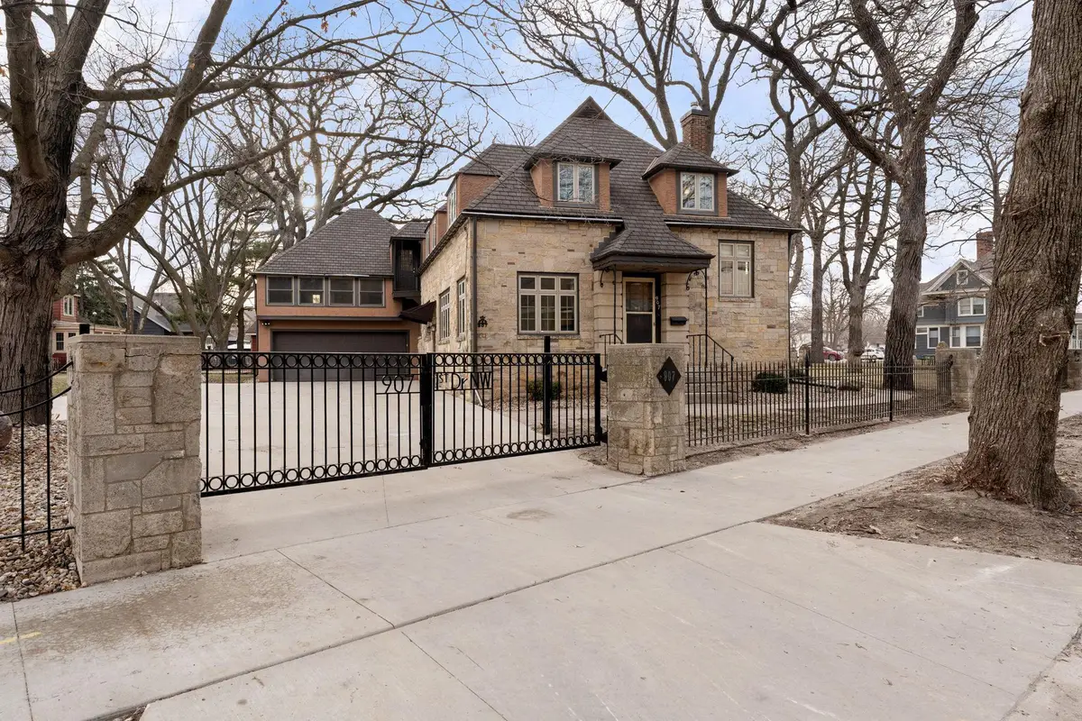 907 1st Drive Nw, Austin, MN 55912 - #1