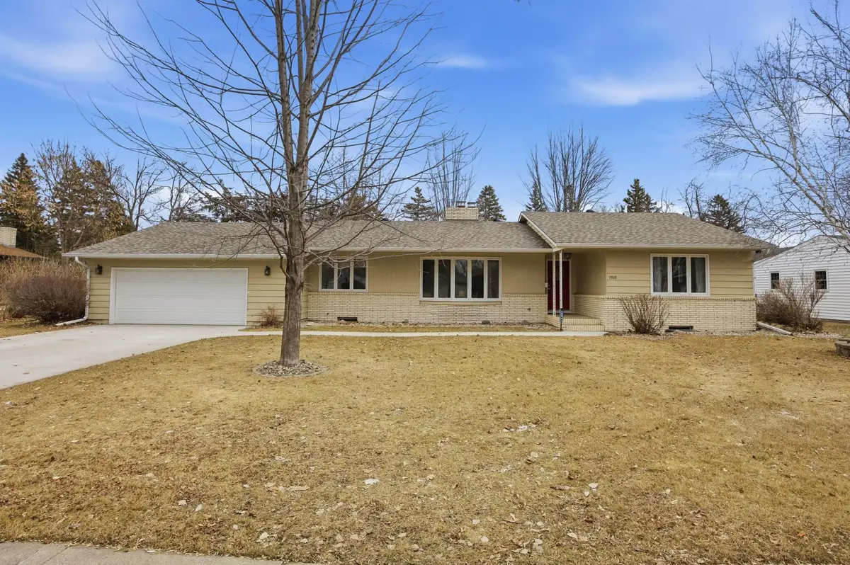2708 11th Street S, Fargo, ND 58103 - #1
