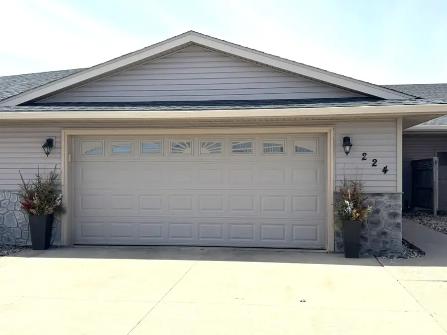 224 25th Street Se, Willmar, MN 56201 - #2