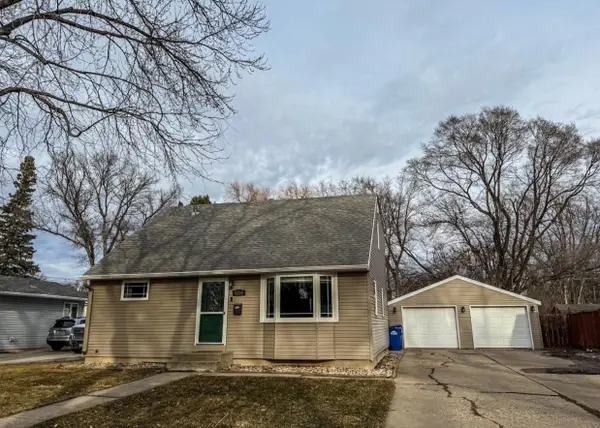 1810 15th Street S, Fargo, ND 58103