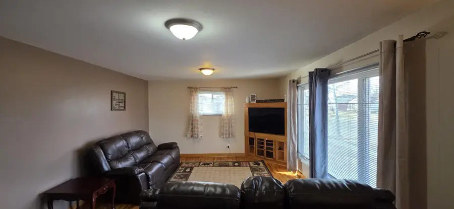 555 10th Avenue Sw, Valley City, ND 58072 - #3