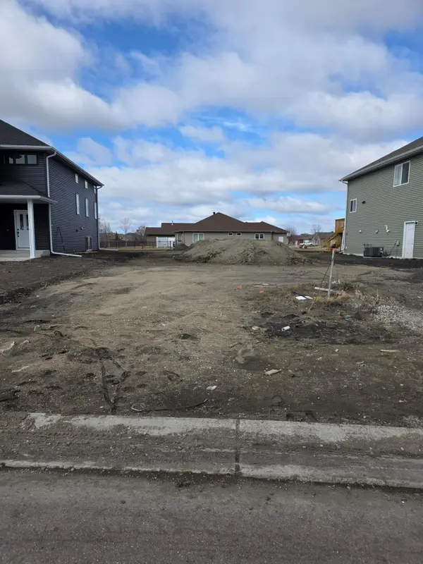 2410 36th Avenue S, Moorhead, MN 56560