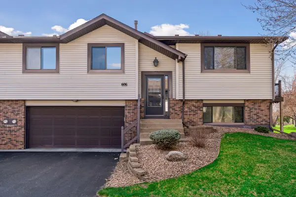 606 Donegal Circle, Shoreview, MN 55126