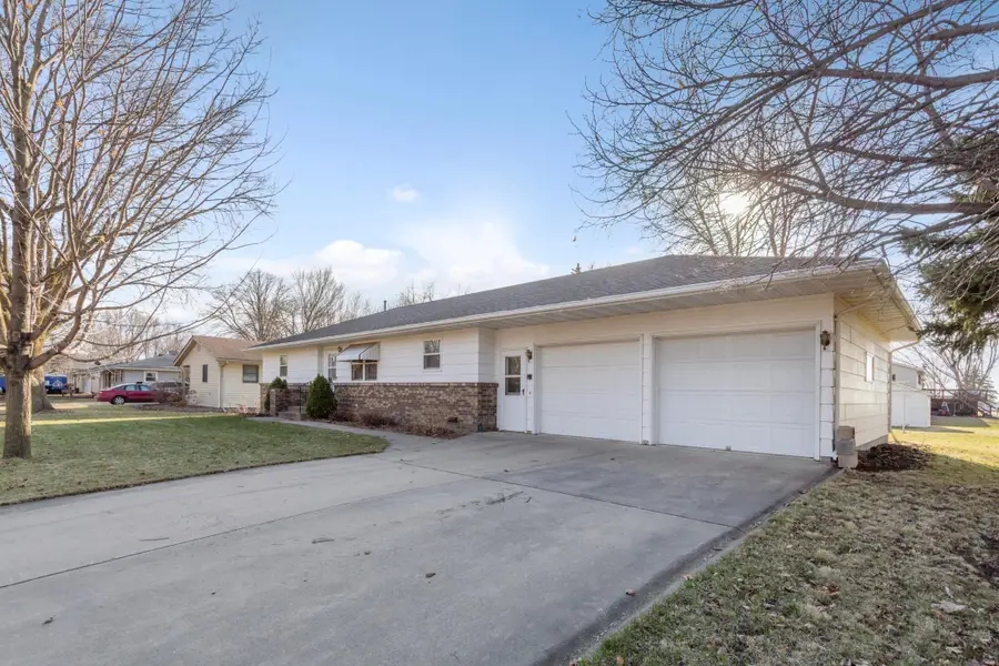 580 N Waterville Avenue, Le Center, MN 56057 - #2