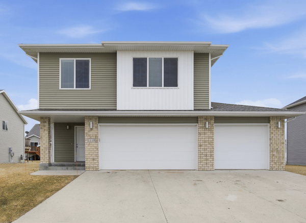 1119 29th Avenue W, West Fargo, ND 58078