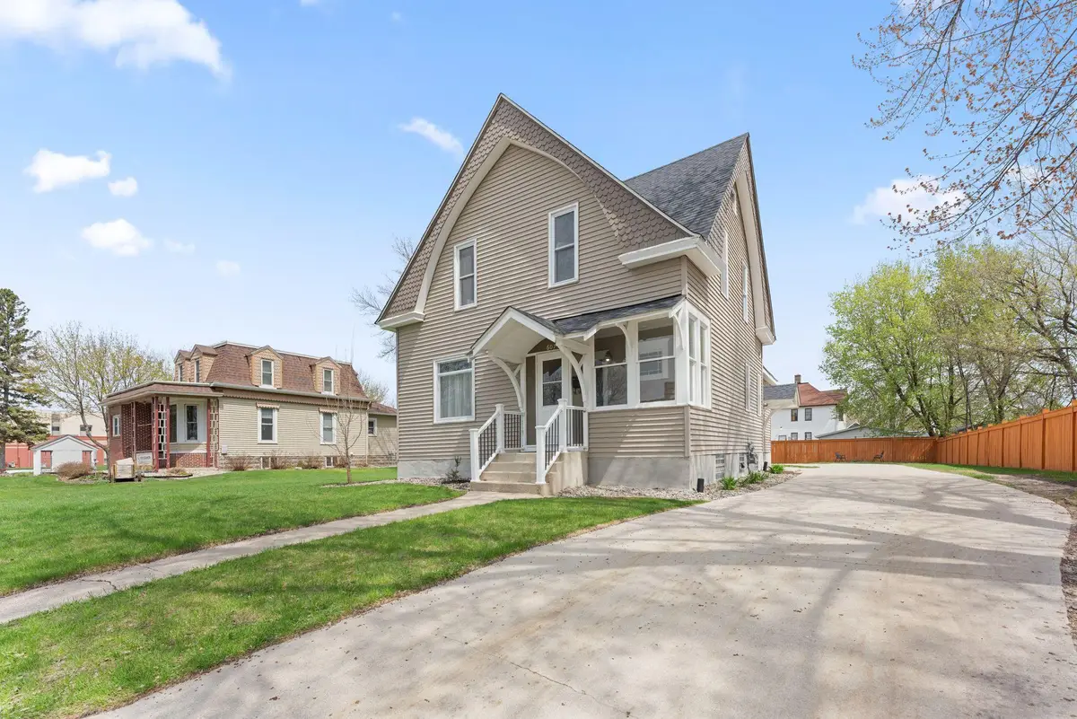 607 4th Street Sw, Willmar, MN 56201 - #1