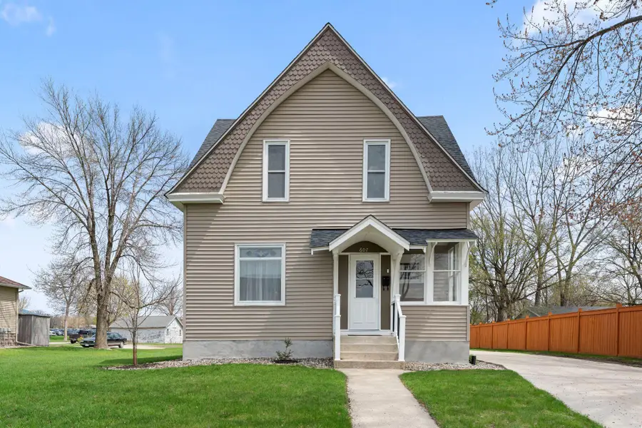 607 4th Street Sw, Willmar, MN 56201 - #2