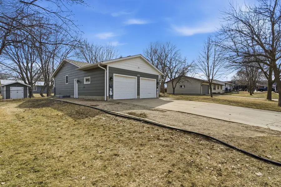 409 Boulder Street Sw, Hutchinson, MN 55350 - #3