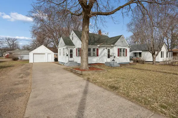 231 12th Avenue N, Waite Park, MN 56387