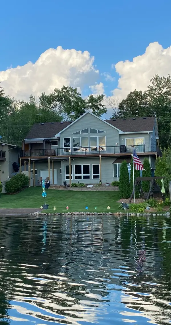1132 Bay Drive Se, Forest Lake, MN 55025
