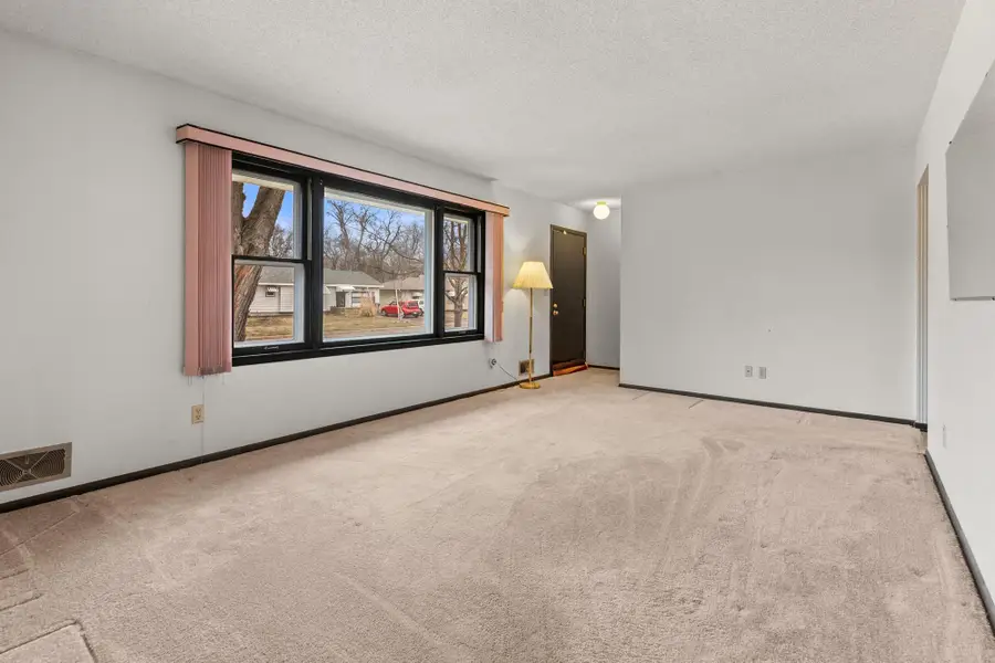 2662 1st Avenue E, North Saint Paul, MN 55109 - #2