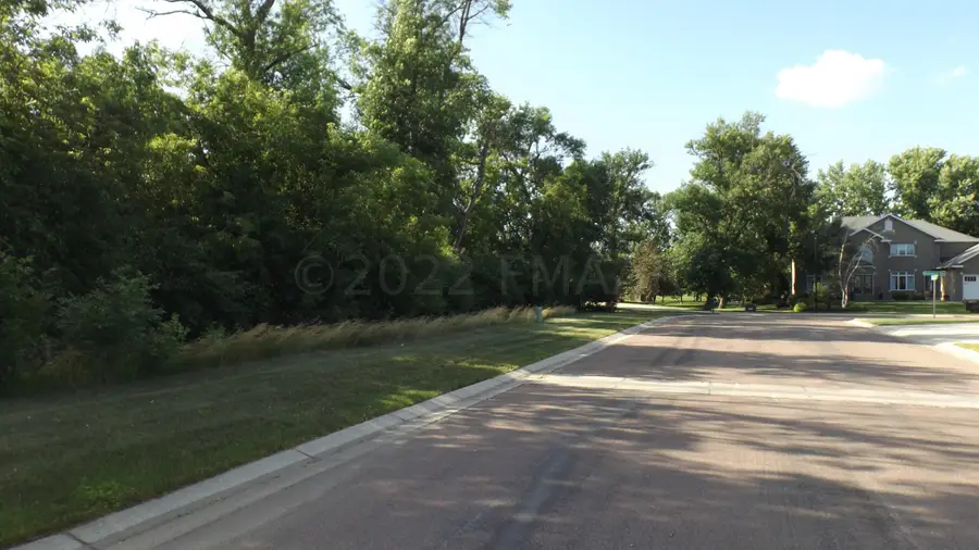 1445 Oakwood Court, Wahpeton, ND 58074 - #2